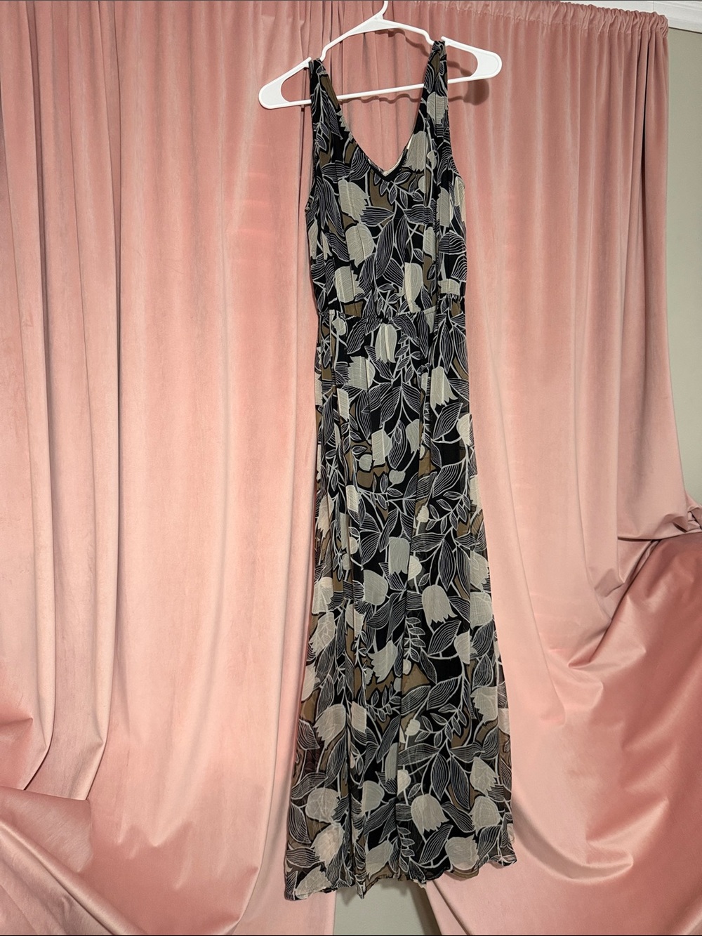 Ella Moss Black, Beige & Gray Leaf-Print Maxi Dress with Tie Shoulders
